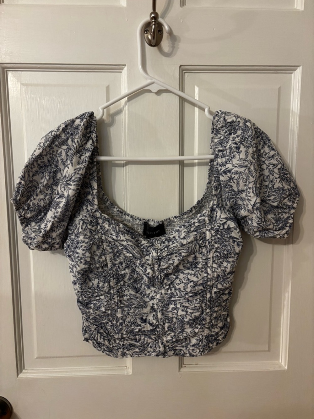 Hudson Jeans White and Navy Floral Puff-Sleeve Cropped Top